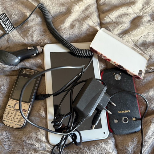 Electronic items used, 2 mobile phones and accessories