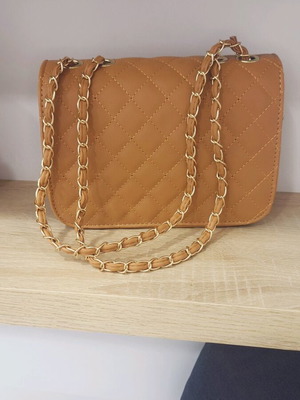 Τσάντα ώμου καινούργια με χρυσές λεπτομέρειες πορτοκαλί