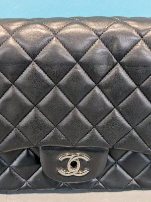 Chanel Classic Double Flap bag like new, black lambskin with silver hardware