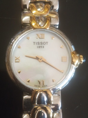 Γυναικείο ρολόι χειρός Tissot dress με πέρλα στο καντράν, ατσάλινο, χρυσαφί και ασημί