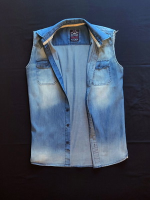 Denim sleeveless shirt Pull & Bear like new, size M, blue