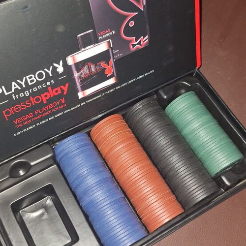 Poker chips set like new, 150 chips without cards