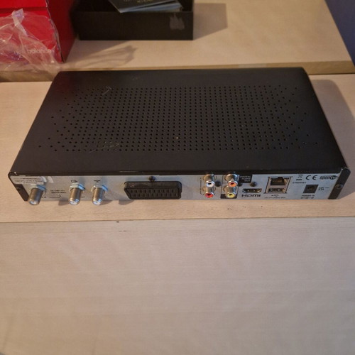 Δορυφορικός αποκωδικοποιητής NovaBox HD 831 μεταχειρισμένος με δώρο χειριστήριο και καλώδιο HDMI