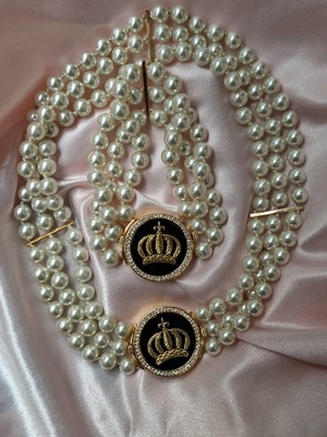 Necklace and bracelet set in good condition