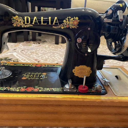 Dalia sewing machine like new