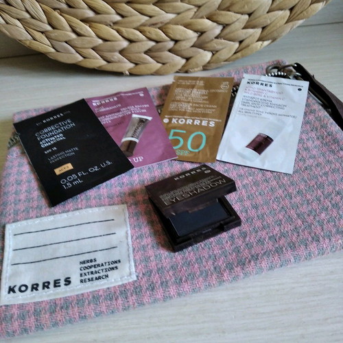 Korres Eyeshadow No 58 like new with gift pouch and samples