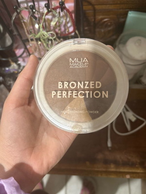 Mua bronzer lightly used