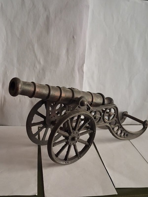 Decorative Bronze Table Cannon 34 cm like new, collectible