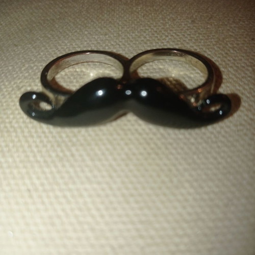 Double moustache ring
