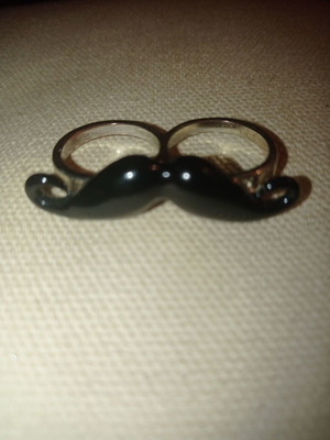 Double moustache ring
