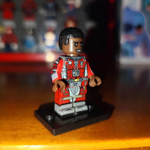 Maximus minifigure like new with stand from Fallout series