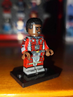 Maximus minifigure like new with stand from Fallout series