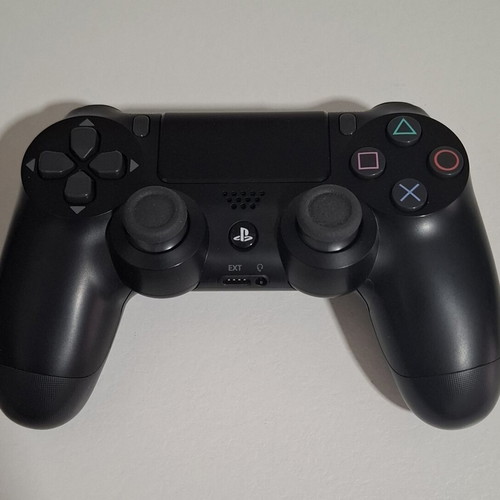 PS4 controller used, excellent condition without drift