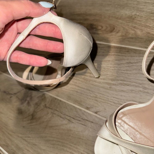 Mourtzi white bridal sandals size 38 like new