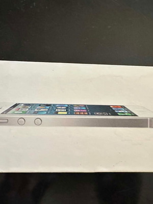 Apple iPhone 5 box like new, collectible