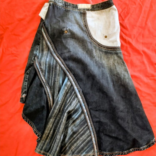 Italian denim skirt used, medium size with zipper and belt
