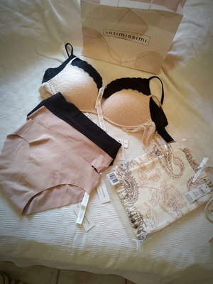 Σετ Intimissimi Gioia push-up σουτιέν 85C με 4 seamless βραζιλιάνες και θήκη καινούργιο