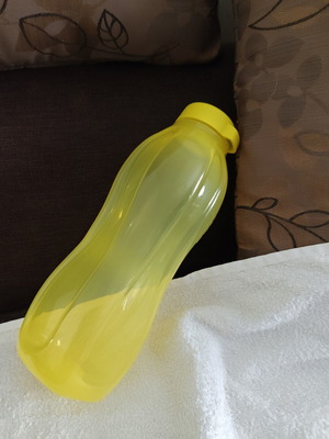 Tupperware water bottle 1 liter