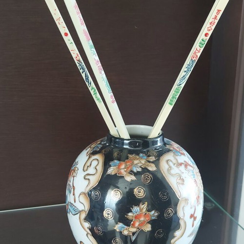 Porcelain vase Asian style hand painted 15 cm like new
