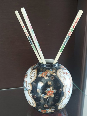 Porcelain vase Asian style hand painted 15 cm like new