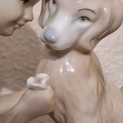 Cascades Friendship porcelain figurine, Spain