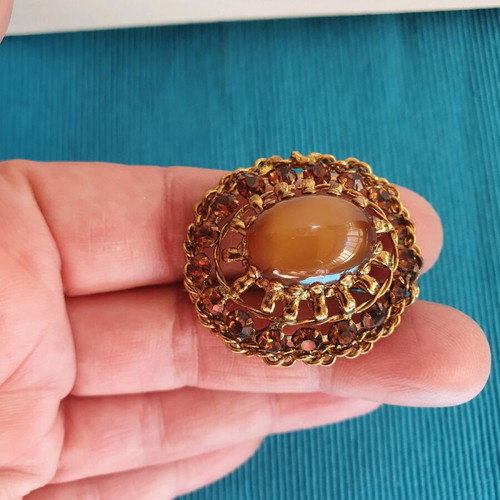 Vintage brooch used, gold color with crystals and cabochon