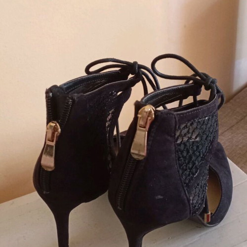 Suede pumps ankle boot style with zipper, heel 9 cm, like new, size 37, black