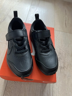 Nike Varsity Leather PSV Παιδικά παπούτσια νέα μαύρα νούμερο 29,5