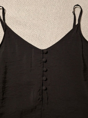 Only black tank top like new with buttons and adjustable straps