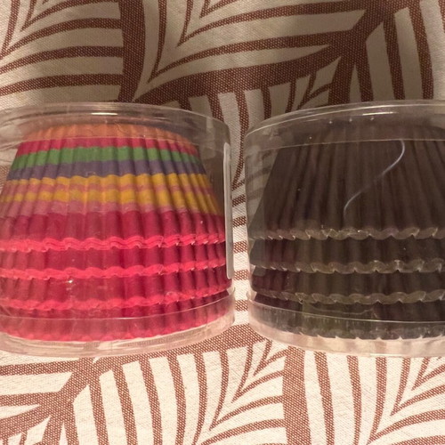 Cupcake baking cups new, chocolate and multicolor