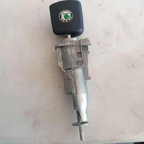 Αφαλός πόρτας με κλειδί για Skoda Octavia '08-'13 καινούργιος
