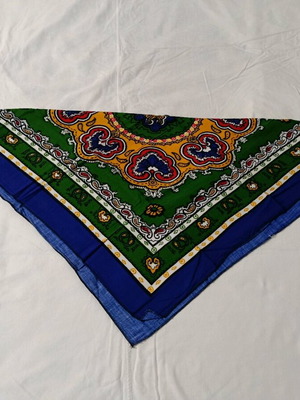 Headscarf like new, size 65/65 cm