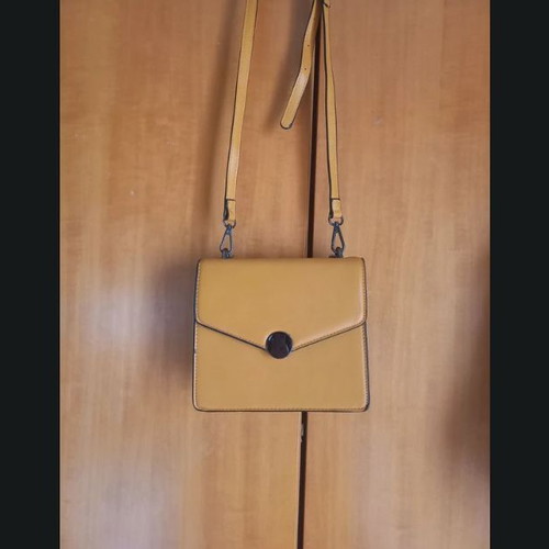 Shoulder bag like new, orange and yellow, detachable strap