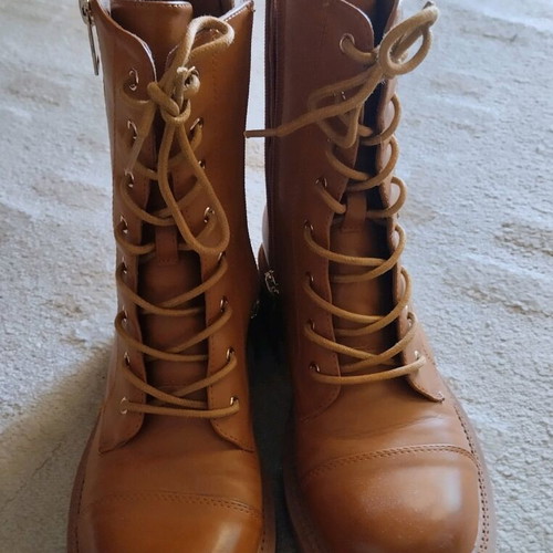 Women's boots like new, size 39, brown tan with zipper and laces