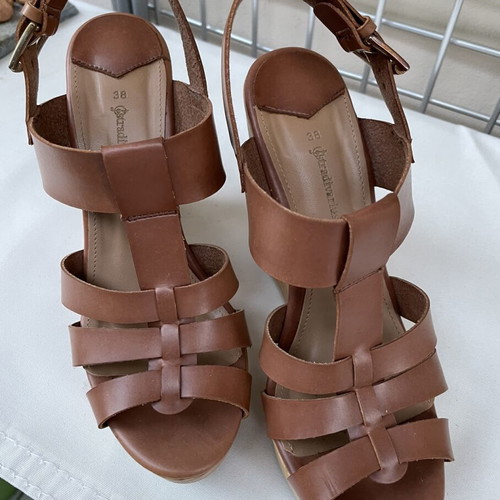 Stradivarius women's platform sandals size 38 like new, beige and brown