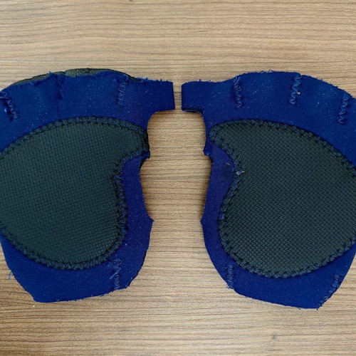 Amila training gloves with seam damage, blue