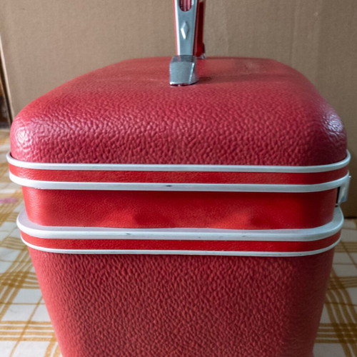 Vintage 60s-70s Ambassador women's toiletry case used red