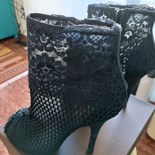 Dolce & Gabbana high-heeled ankle boots like new, size 39, black