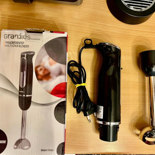 Stick blender 600 watt like new with stainless detachable rod