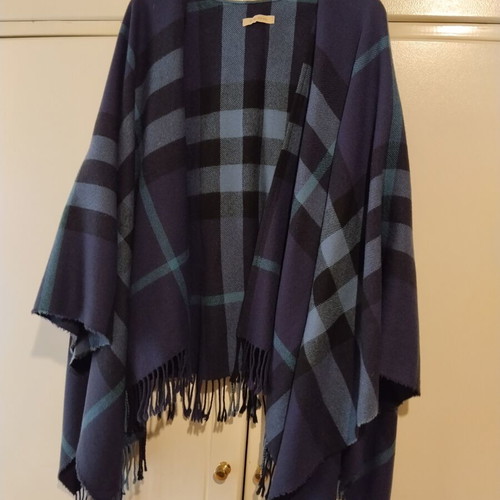Burberry cape like new, black and blue