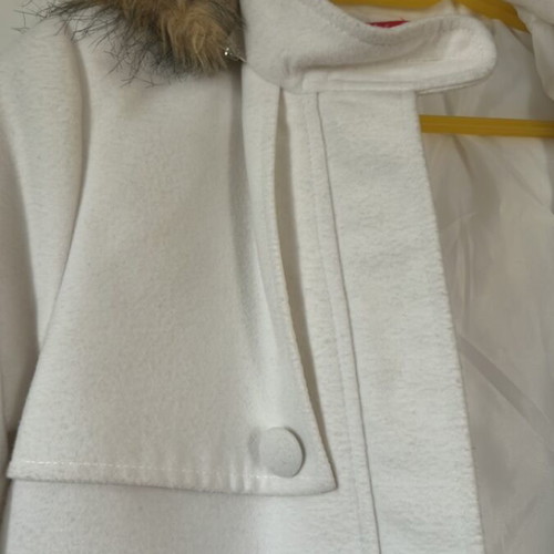 Chief girls' white coat with zipper and detachable hood like new