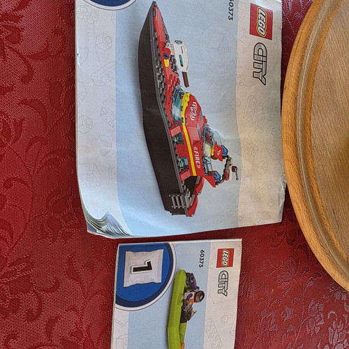 LEGO City Fire Rescue Boat set used, 144 pieces, 3 minifigures