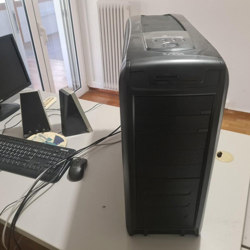 Ηλεκτρονικοί υπολογιστές desktop και οθόνες Η/Υ σαν καινούργιο