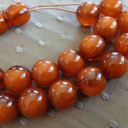 Bakelite Komboloi like new with 33 beads and traditional finish