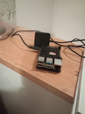 Raspberry 4 като нов с оригинално зарядно, 64GB Sandisk SD, mini HDMI кабел