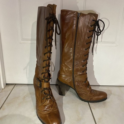 Leather boots with heel like new, brown, size 41