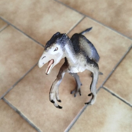 Beipiaosaurus figure from The Carnegie Collection like new