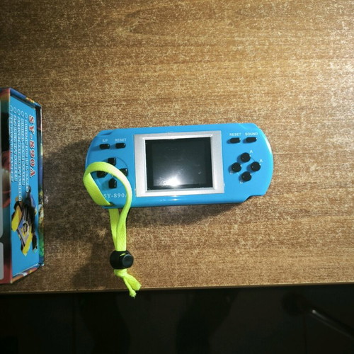 Hand consloe like new with many retro games