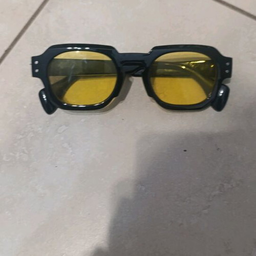 Sunglasses like new, black with yellow lenses