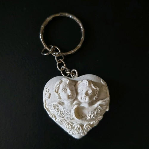 Plaster keychain with angels from Florence